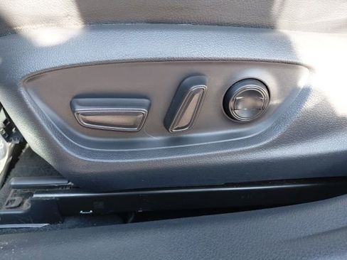 Used 2018 Toyota Camry SE image 17