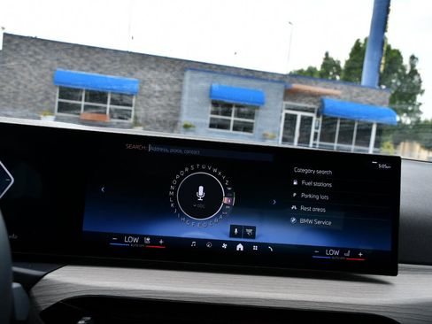 Used 2025 BMW 330i Sedan image 17