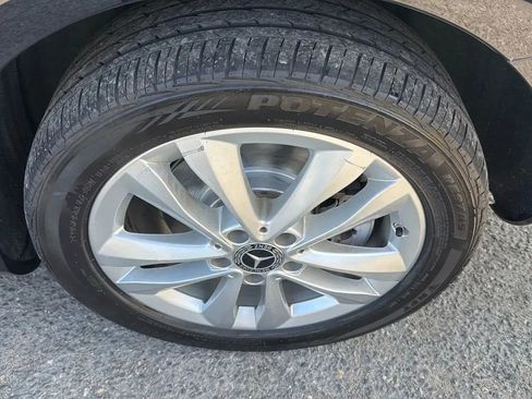 Used 2019 Mercedes-Benz C 300 4MATIC Sedan image 9