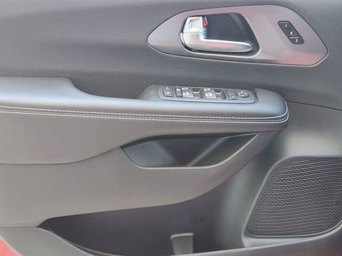 New 2026 Chrysler Pacifica Select image 18