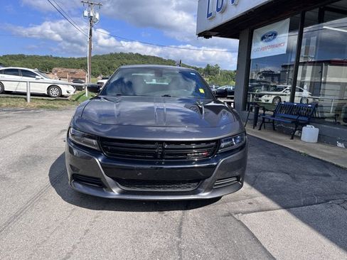 Used 2018 Dodge Charger SXT w/ Blacktop Package image 3