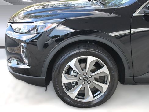 Used 2023 Ford Escape Platinum image 12