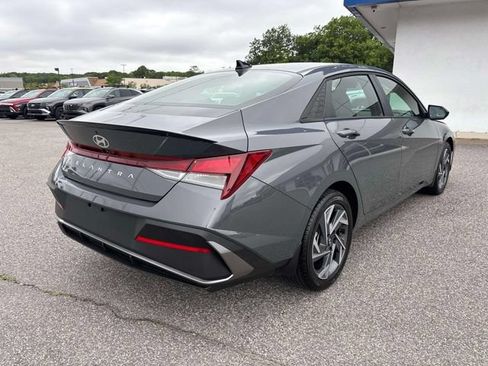 Certified 2025 Hyundai Elantra Sport FWD image 3