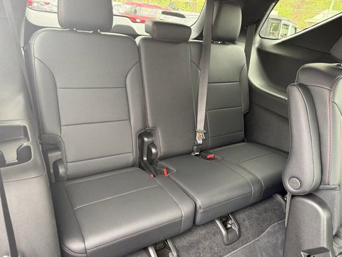 Used 2025 Chevrolet Traverse Z71 image 21