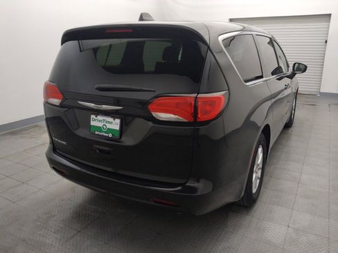 Used 2022 Chrysler Voyager LX FWD image 7