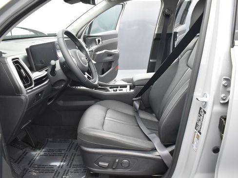 Used 2025 Kia Sorento S FWD image 17
