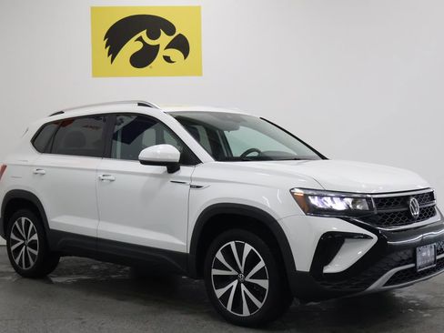 Used 2023 Volkswagen Taos SE image 6