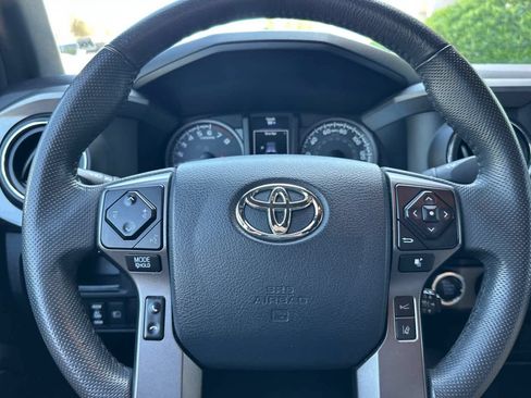 Used 2018 Toyota Tacoma TRD Off-Road AWD/4WD image 23