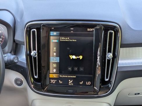 Used 2021 Volvo XC40 T4 Momentum w/ Premium Package FWD image 19