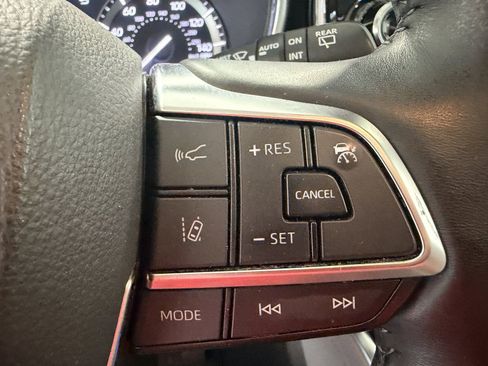 Used 2021 Toyota Highlander Platinum AWD/4WD image 16