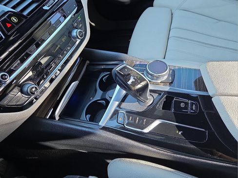 Used 2021 BMW 530i xDrive w/ Premium Package image 25