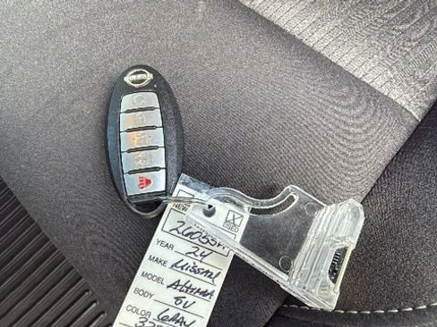 Used 2024 Nissan Altima 2.5 SV FWD image 29