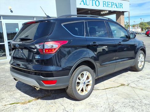 Used 2018 Ford Escape SE w/ SE Sync 3 Package image 3
