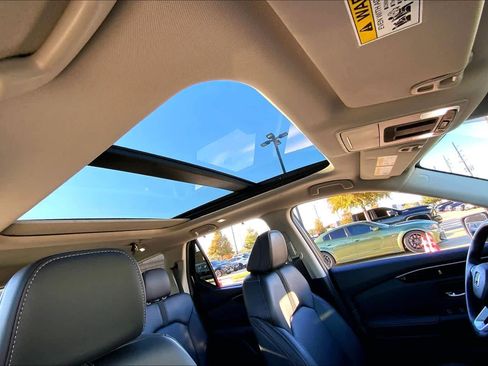 Used 2023 Honda Pilot Touring image 13