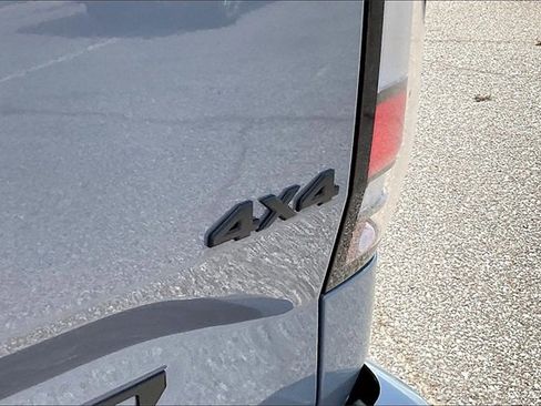 New 2026 Nissan Frontier SV image 8