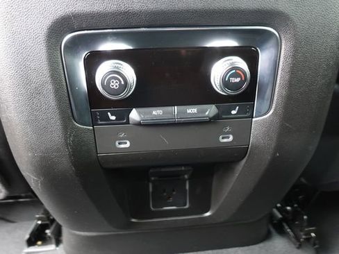 Used 2023 GMC Yukon XL Denali image 27