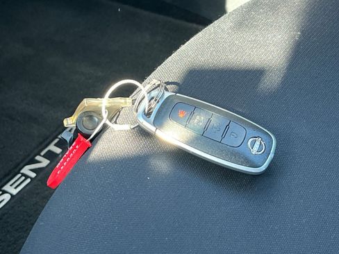 Used 2025 Nissan Sentra SV image 21