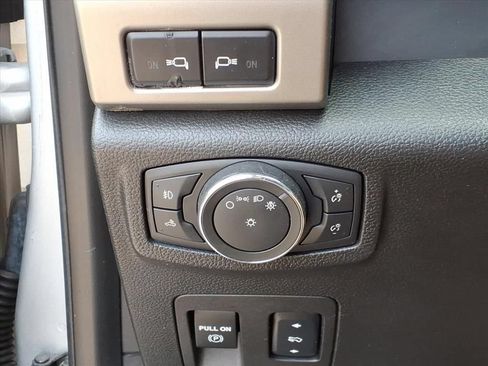 Used 2018 Ford F150 Lariat w/ Equipment Group 502A Luxury RWD image 11
