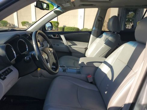 Used 2013 Toyota Highlander SE image 27