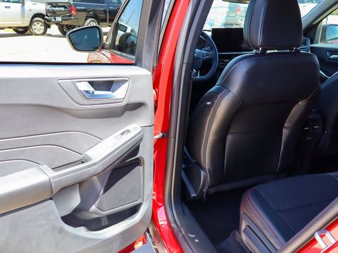 Used 2025 Ford Escape ST-Line w/ Tech Pack #1 AWD/4WD image 12