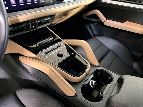 Certified 2024 Porsche Cayenne AWD/4WD image 15