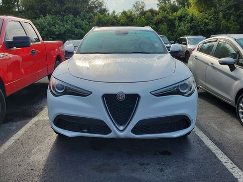 Used 2018 Alfa Romeo Stelvio AWD image 2