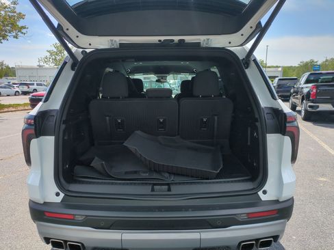 Certified 2024 Chevrolet Traverse LT FWD image 31