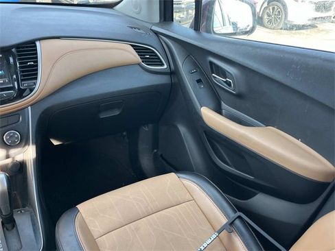 Used 2017 Chevrolet Trax LT w/ LT Convenience Package image 13