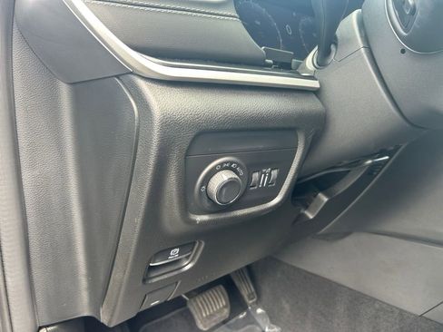 Used 2022 Jeep Grand Cherokee L Altitude image 21