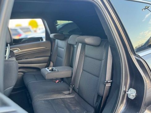Used 2021 Jeep Grand Cherokee Laredo RWD image 12
