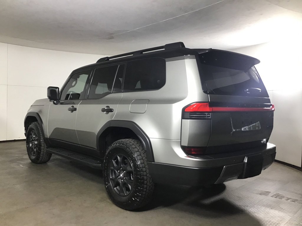Used 2024 Lexus GX 550 AWD/4WD image 3