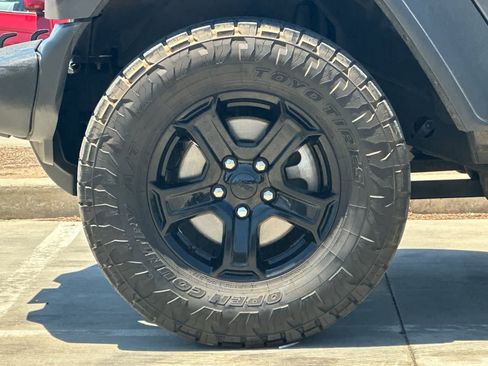 Used 2018 Jeep Wrangler Sport AWD/4WD image 12