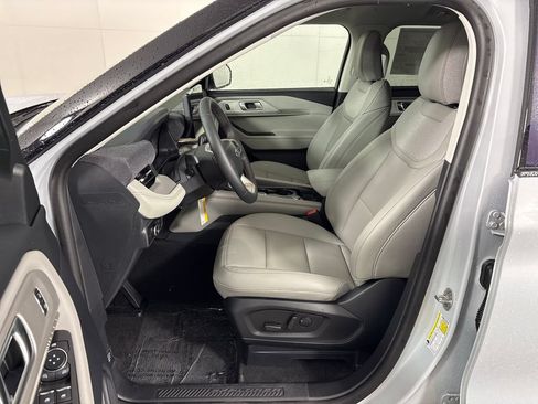 New 2026 Ford Explorer Active w/ Active Comfort Package RWD image 28