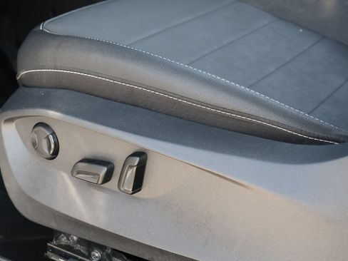 Used 2024 Volkswagen Taos SE FWD image 29