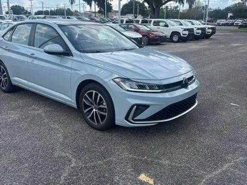 Used 2025 Volkswagen Jetta SE w/ Sunroof Package FWD image 14