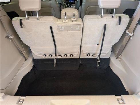 Used 2017 Chrysler Pacifica Touring-L Plus FWD image 6