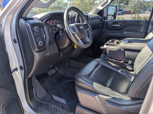 Used 2021 Chevrolet Silverado 2500 Custom w/ Custom Value Package image 6