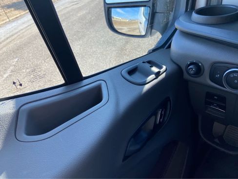 New 2025 Ford Transit 250 148 Medium Roof image 33