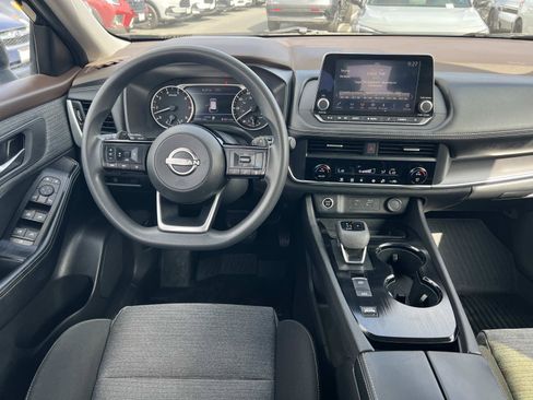 Used 2023 Nissan Rogue SV FWD image 7