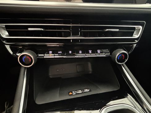New 2026 Chevrolet Traverse LT w/ Midnight/Sport Edition AWD/4WD image 16