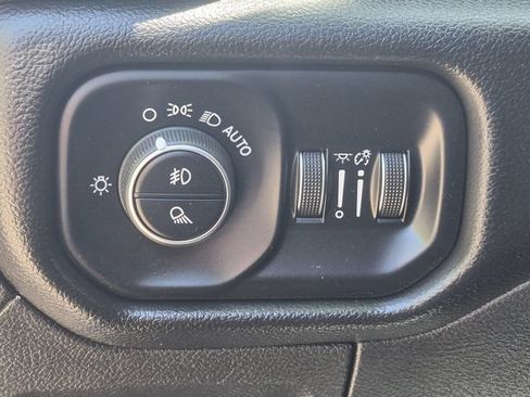 Used 2025 RAM 1500 Laramie AWD/4WD image 9
