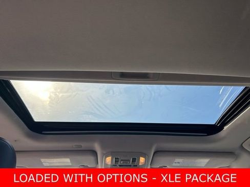 Used 2022 Toyota Highlander XLE image 18