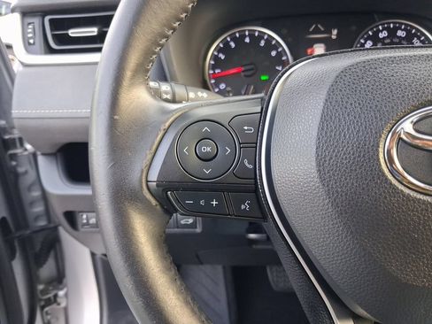 Used 2020 Toyota RAV4 XLE Premium FWD image 22
