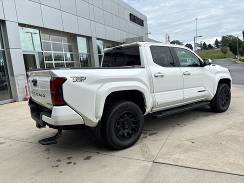 Used 2024 Toyota Tacoma TRD Sport w/ TRD Sport Premium Package AWD/4WD image 6