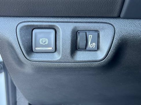 Used 2023 GMC Acadia SLE w/ Driver Convenience Package FWD image 38
