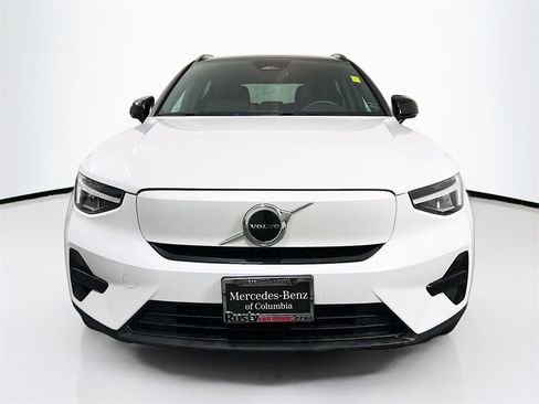 Used 2023 Volvo XC40 Recharge Core image 2