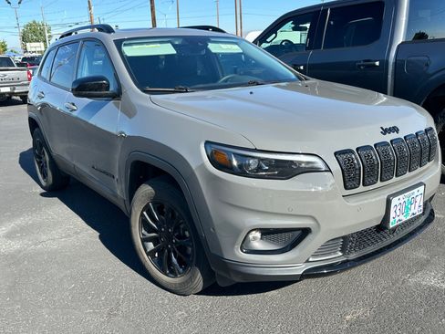 Used 2023 Jeep Cherokee Altitude Lux w/ Lux Elite Package AWD/4WD image 2