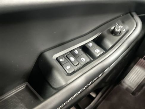 Used 2025 Jeep Grand Cherokee Altitude image 16