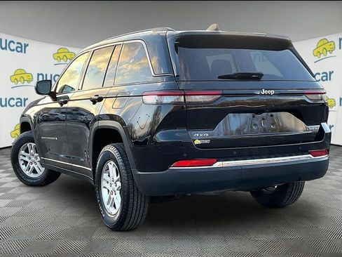 Used 2023 Jeep Grand Cherokee Laredo AWD/4WD image 4