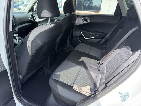 Used 2025 Kia Soul LX image 5